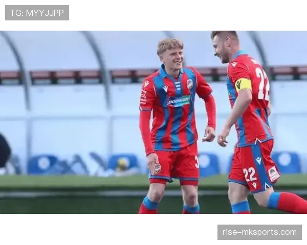 波尔图队防守体系全面升级,稳健姿态迎战新赛季挑战 波尔图队防守体系全面升级,稳健姿态迎战新赛季挑战